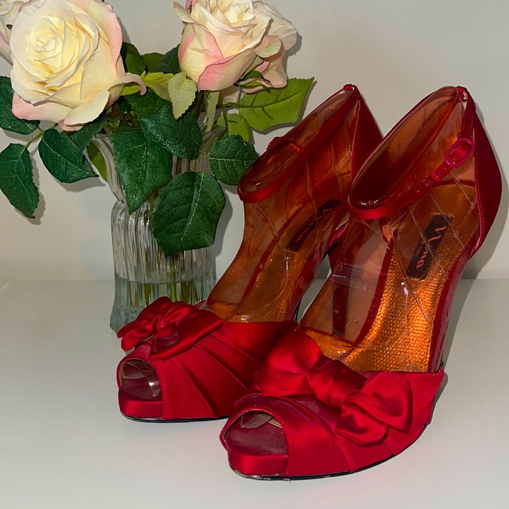 Gorgeous 🌹 Red Satin Heels
